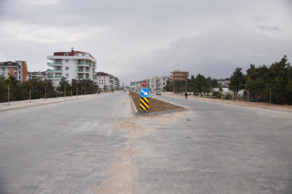 Alanya Ketsel’de Parke Ve Kaldırım Çalışması