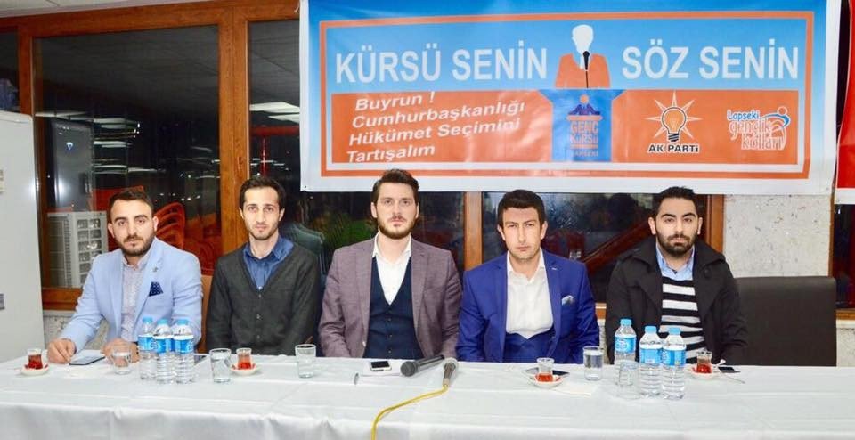 Lapseki’de Gençler Cumhurbaşkanlığı Sistemini Tartıştı