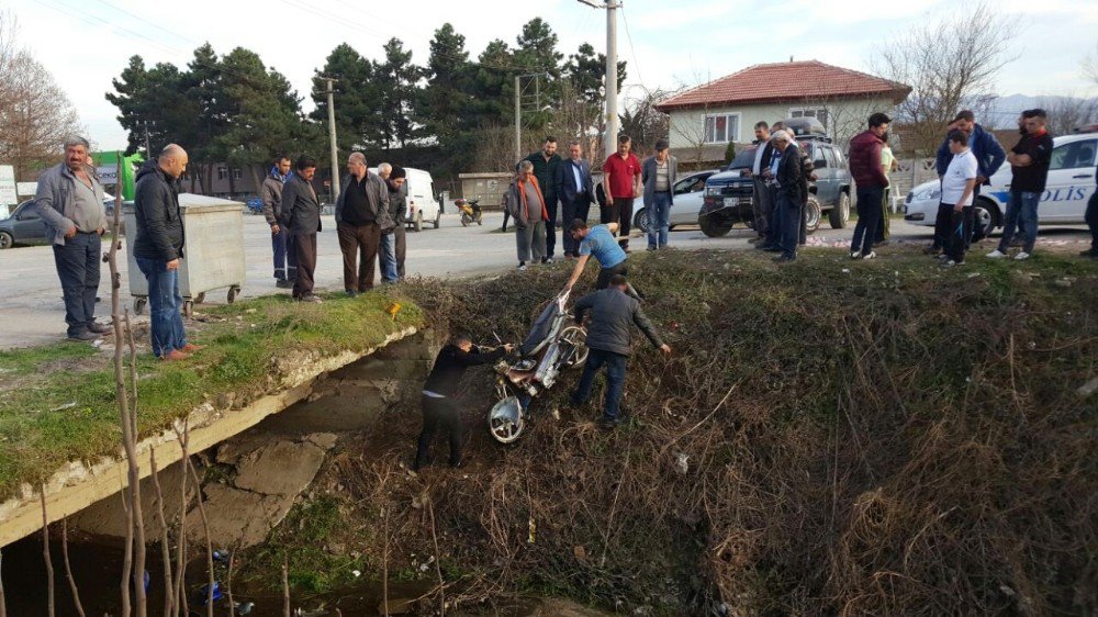 Motosikleti İle Kanala Uçan Sürücü Öldü