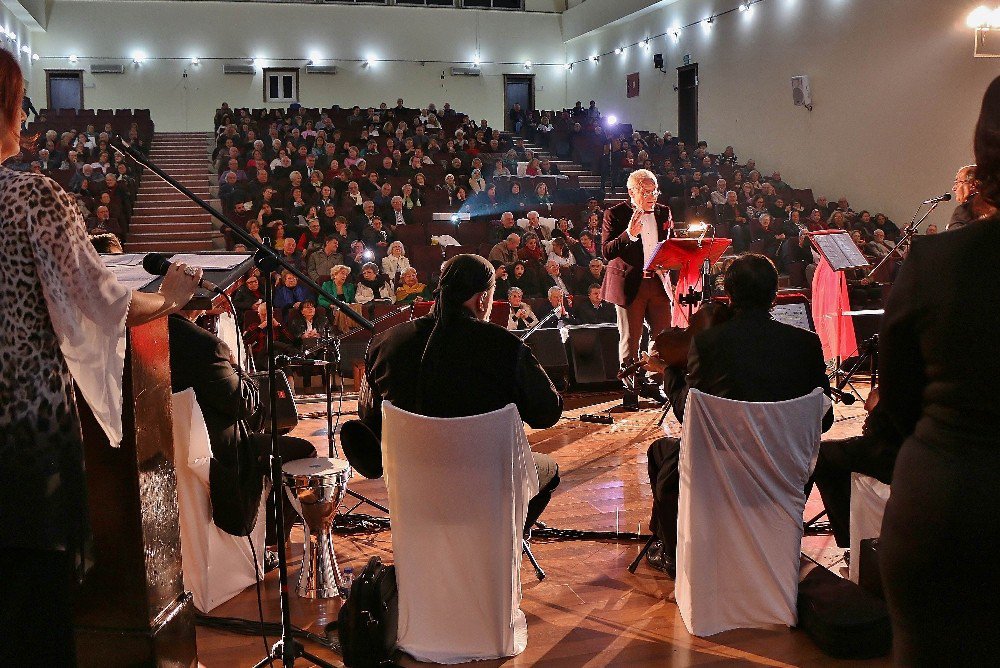 Koroyu Bırakıp Oynamaya Başladı