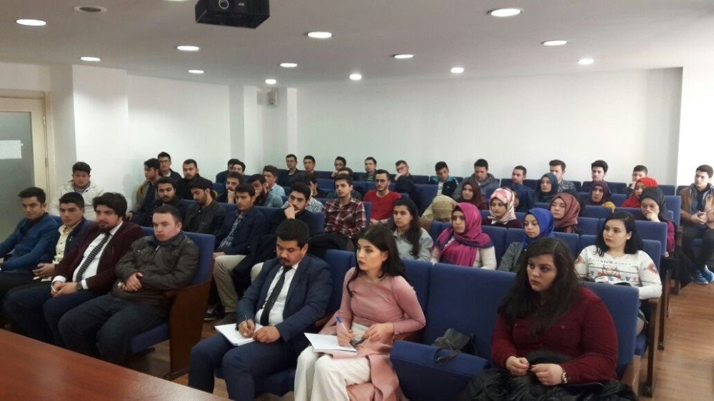 Ak Gençliğe "Anayasa Eğitimi" Semineri