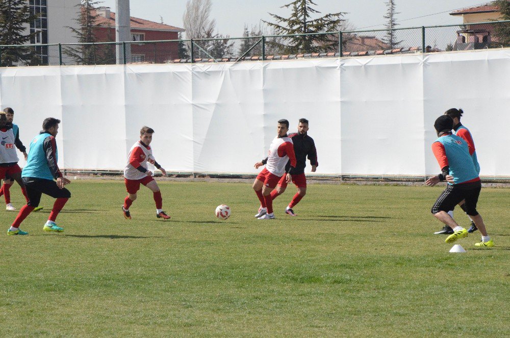 Eskişehirspor’da Erkan Zengin Konusu Çözülemiyor