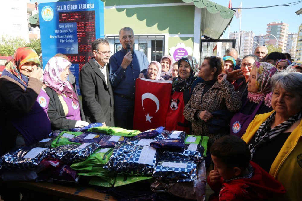 Mersinli Üretici Kadınlardan Suriye’deki Mehmetçiğe Bere, Kazak, Atkı Hediyesi