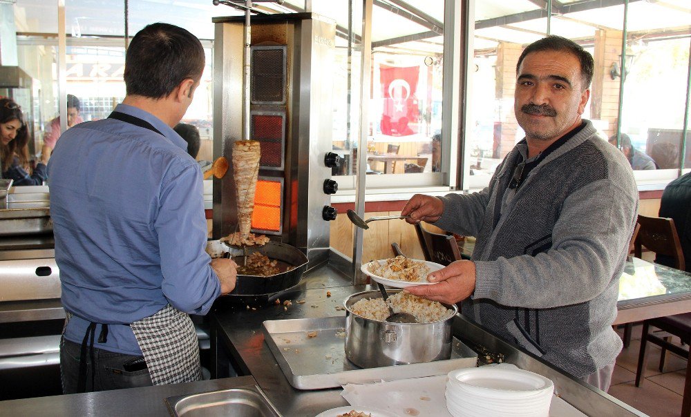 Okyanus’un 6’ncı Yılı Onuruna Döner Dağıttı