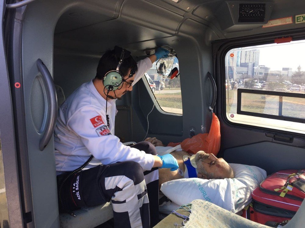 Göçük Altında Kalan İşçi, Ambulans Helikopter İle Hastaneye Kaldırıldı