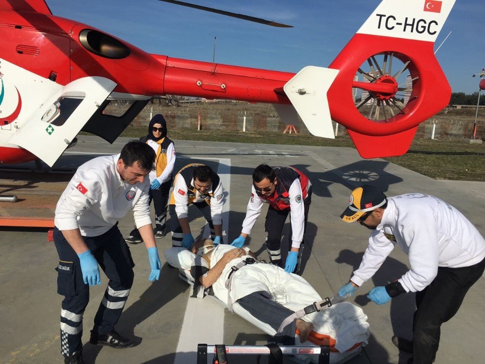 Göçük Altında Kalan İşçi, Ambulans Helikopter İle Hastaneye Kaldırıldı