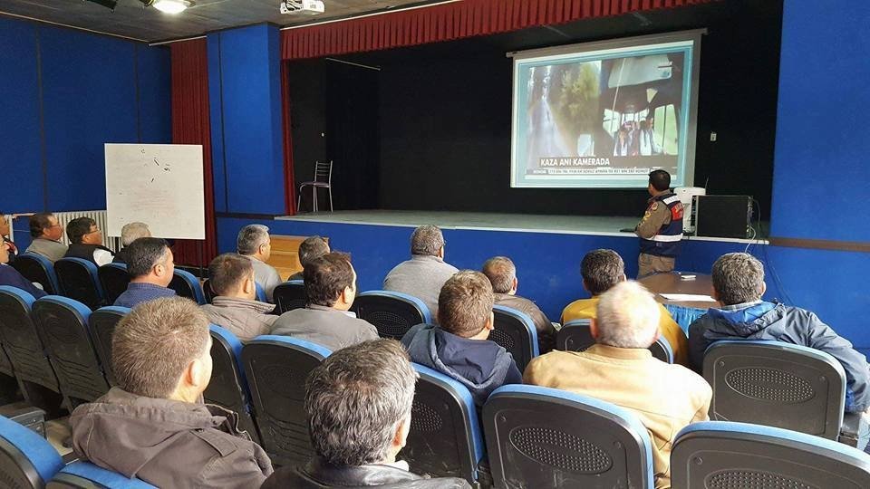 Ayvalık’ta Jandarma Trafik Timlerinden Servis Şoförlerine Eğitim