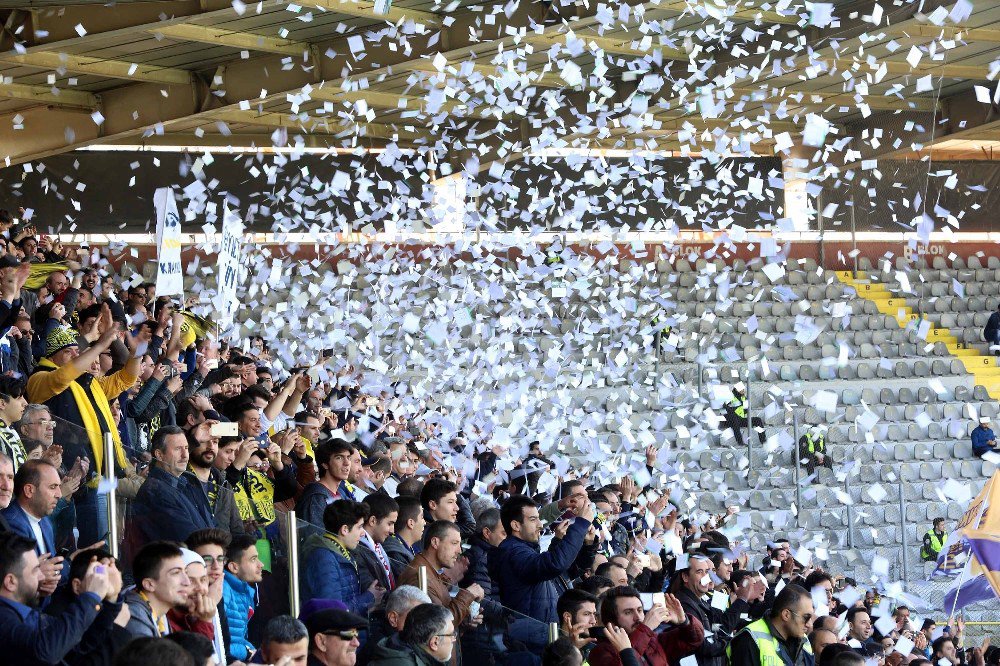 Başkan Yaşar, Ankaragücü Taraftarlarını Yalnız Bırakmadı