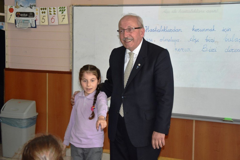 İlkokul Öğrencisi Davet Etti, Başkan Ayağına Gitti