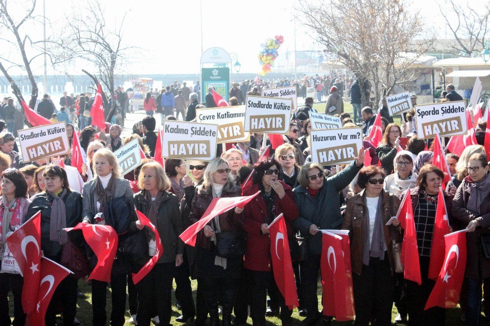 Kadına Şiddeti ‘Analar Hayır Duasına’ Sloganıyla Protesto Ettiler