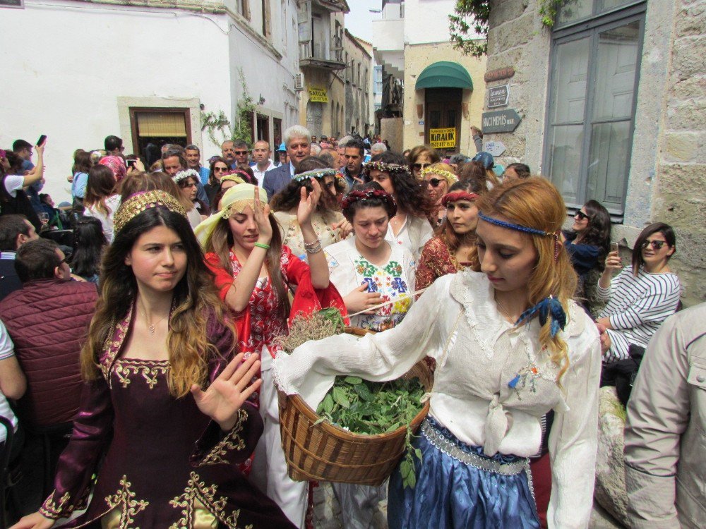 Esnaflar 6-9 Nisan’daki Alaçatı Ot Festivaline Kilitlendi