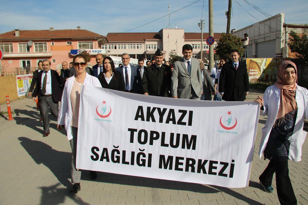 Akyazı’da Yeşilay Haftası Nedeniyle Yürüyüş Düzenlendi