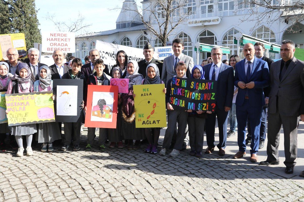 Akyazı’da Yeşilay Haftası Nedeniyle Yürüyüş Düzenlendi