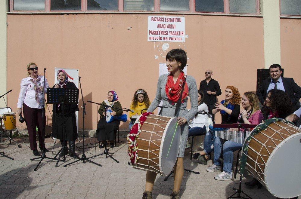 Davullarıyla, Darbukalarla Dünya Kadınlar Günü En Eğlenceli Haliyle Kutladılar