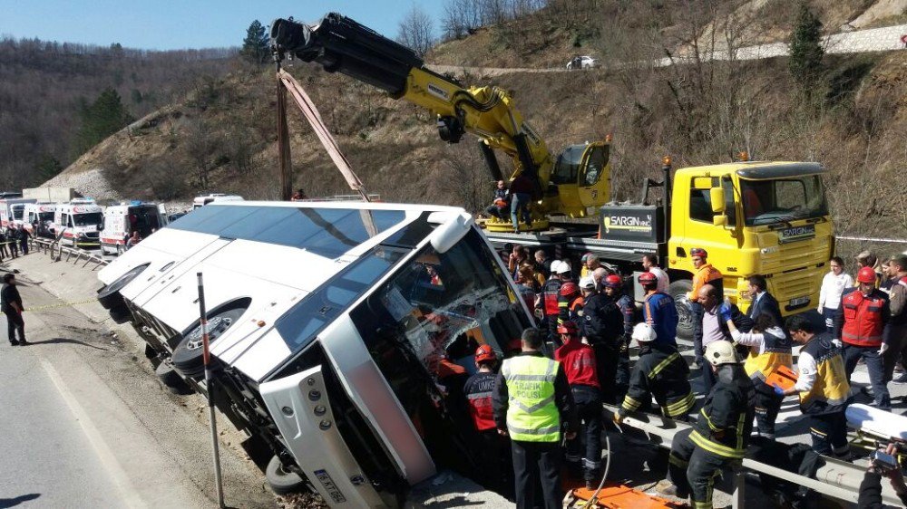 Bursa’da Yolcu Otobüsü Devrildi: 5 Ölü, Çok Sayıda Yaralı Var