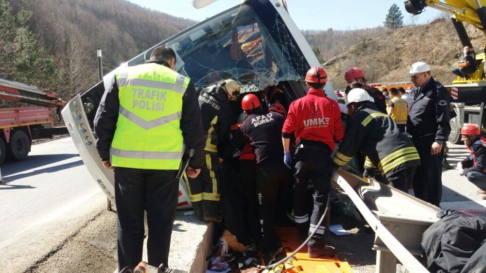 Bursa’da Yolcu Otobüsü Devrildi: 5 Ölü, Çok Sayıda Yaralı Var