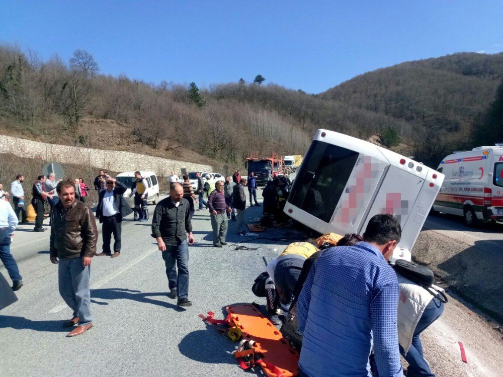 Bursa’da Yolcu Otobüsü Kaza Yaptı, Çok Sayıda Yaralı Var