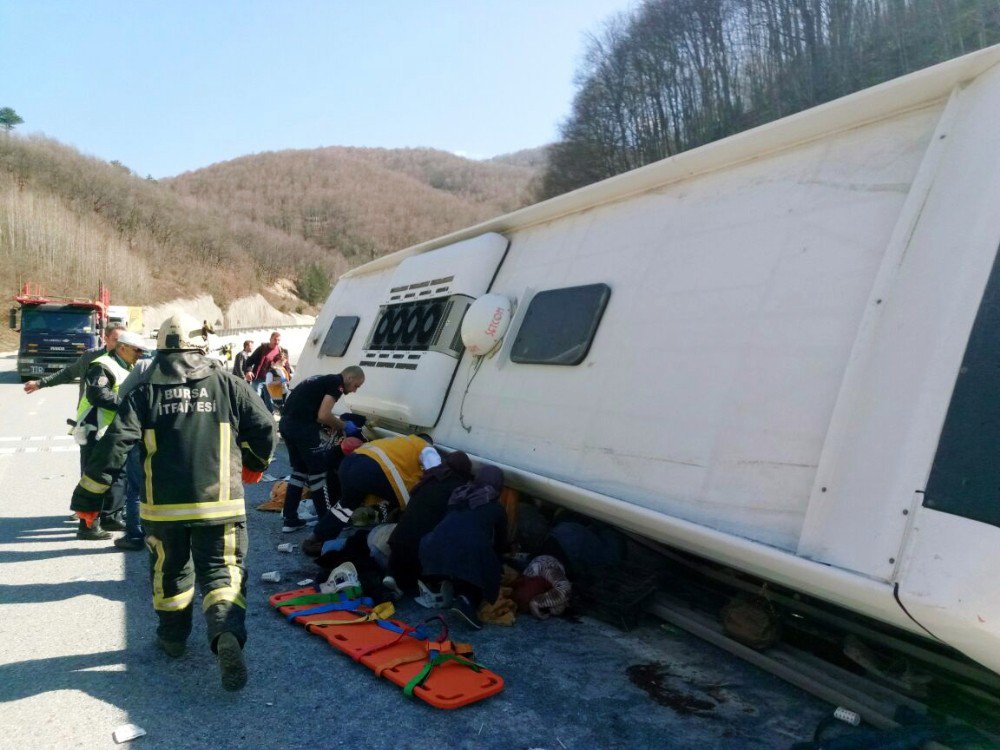 Bursa’da Yolcu Otobüsü Kaza Yaptı, Çok Sayıda Yaralı Var