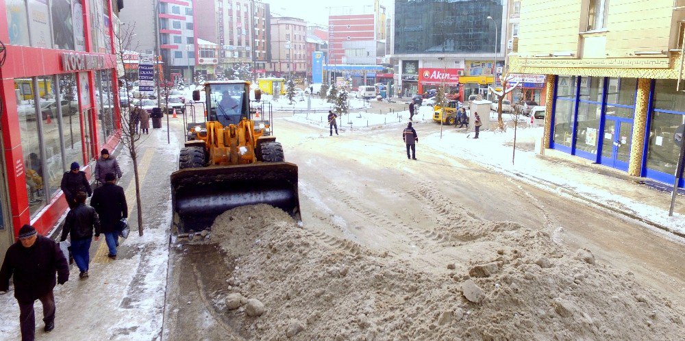 Doğu Kar Ve Buzla Mücadele Ediyor