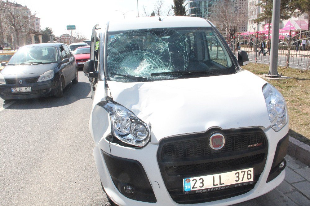 Elazığ’da Trafik Kazası:3 Yaralı