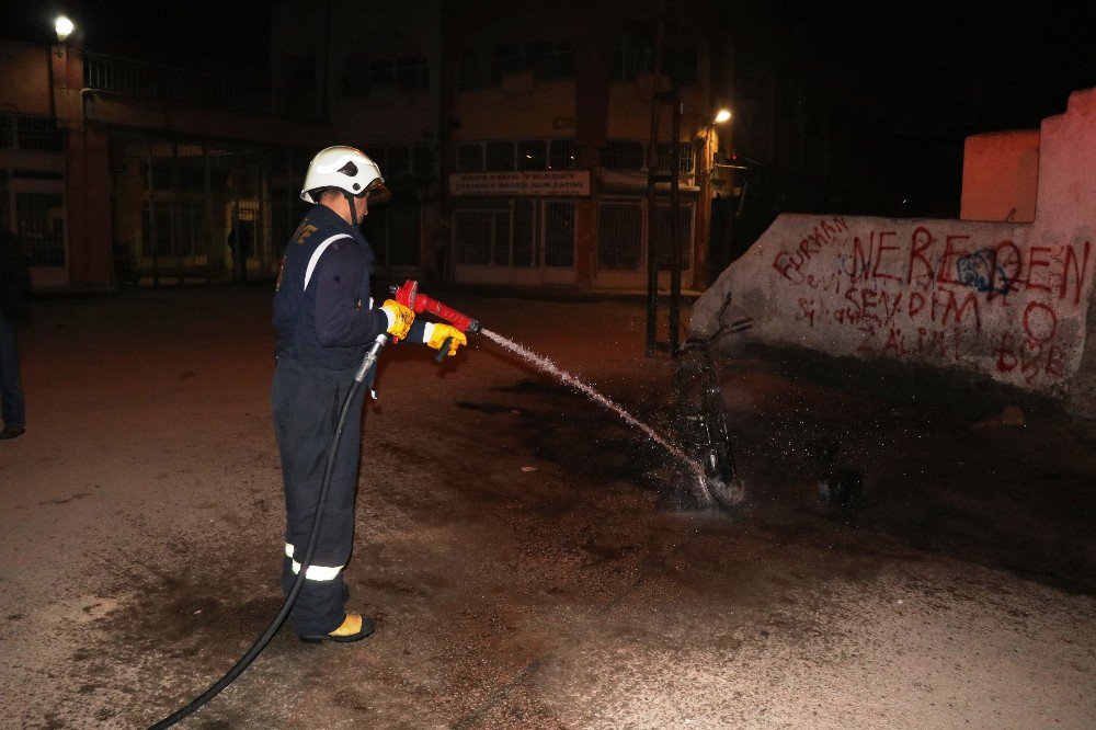 Önce Yaktı Sonra Kameraya Çekti