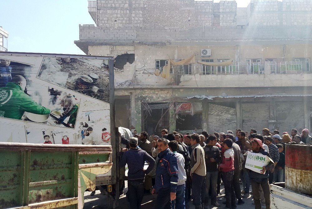 El Bab’a İlk Yardım Konvoyu Ulaştı