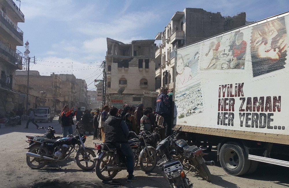 El Bab’a İlk Yardım Konvoyu Ulaştı