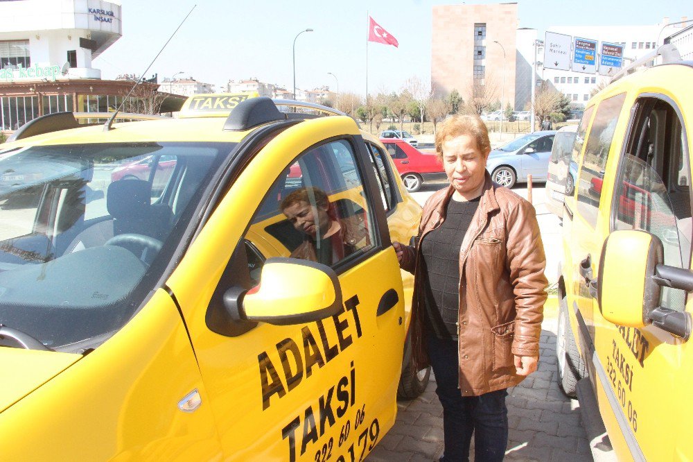 Gaziantep’in Tek Kadın Taksi Şoförü Erkeklere Taş Çıkartıyor