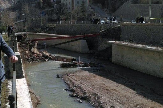 Gümüşhane’de Yaya Köprüsü Çöktü