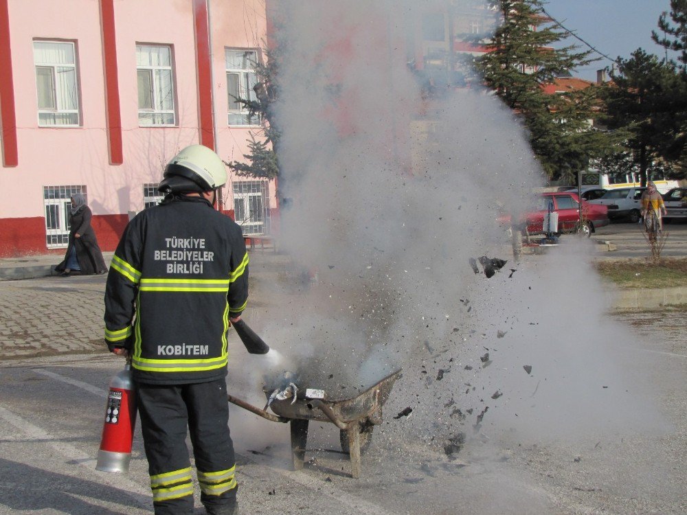 Hisarcık İtfaiyesinin Okullarda Yangın Tatbikatı