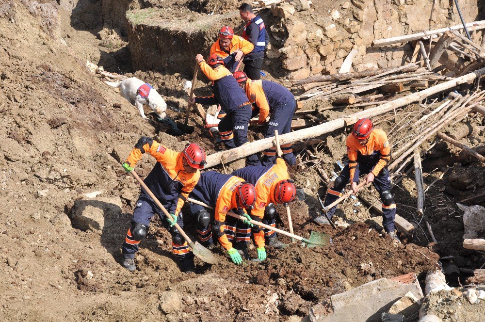 Köyde Yapılan Heyelan Tatbikatı Gerçeği Aratmadı