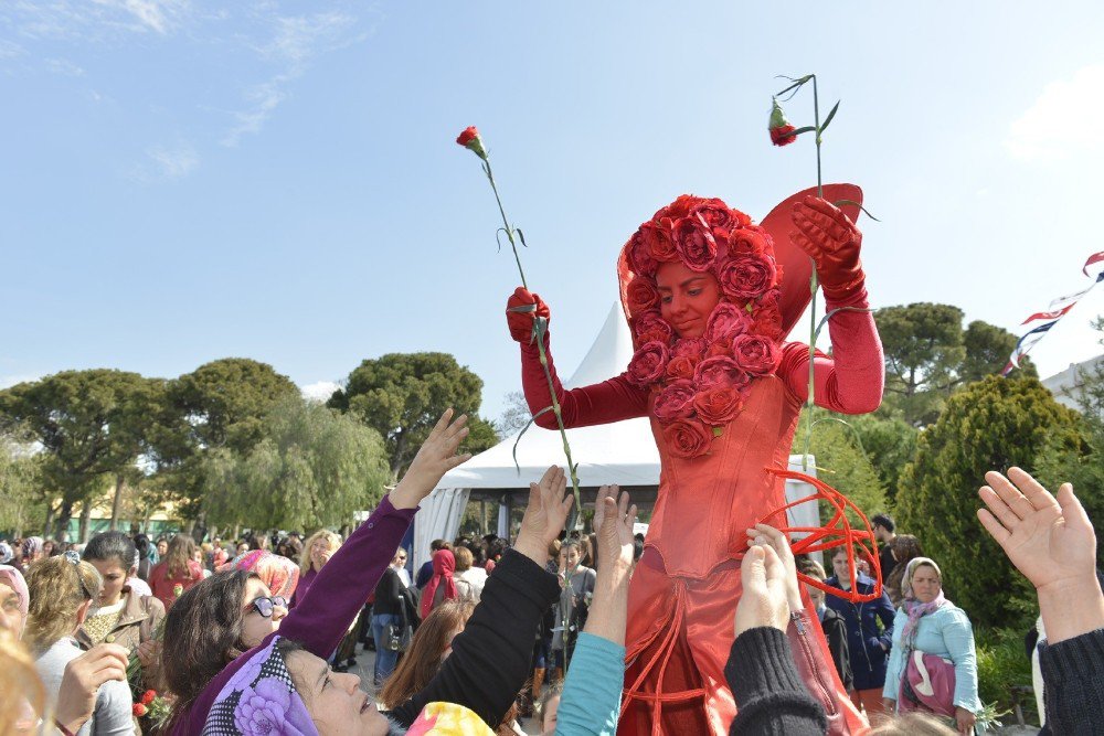 İzmir’de Kadınlar Günü İçin Festival Gibi Program