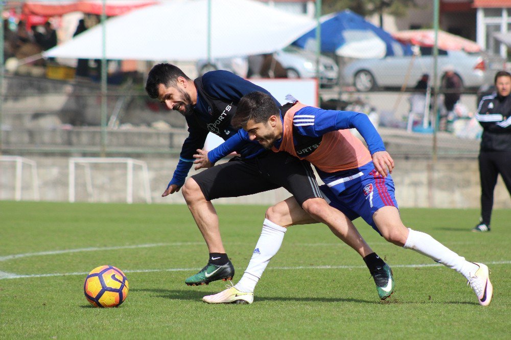 Karabükspor’da Başkan Tankut’a Doğum Günü Sürprizi