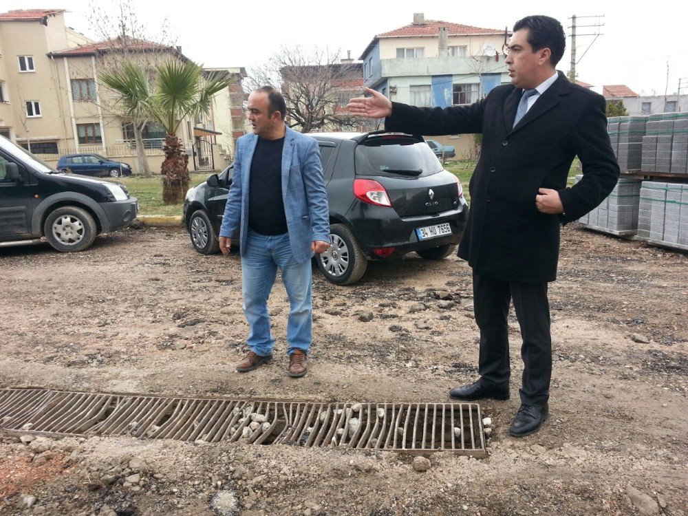 Bozulan Yollar Yeniden Yapılıyor