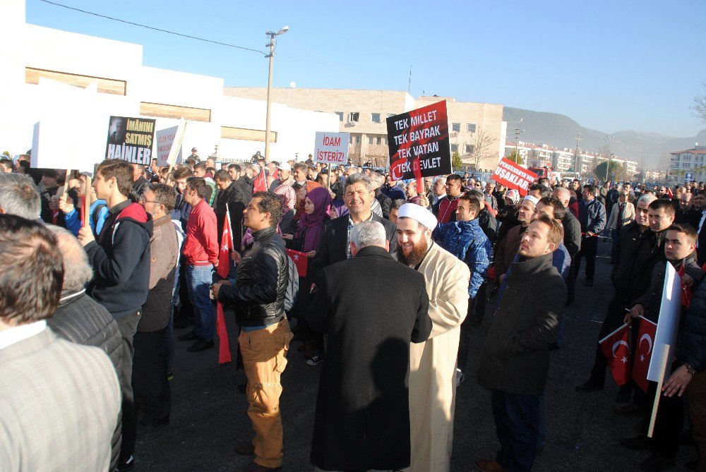 Vatandaşlardan Darbecilere Protesto