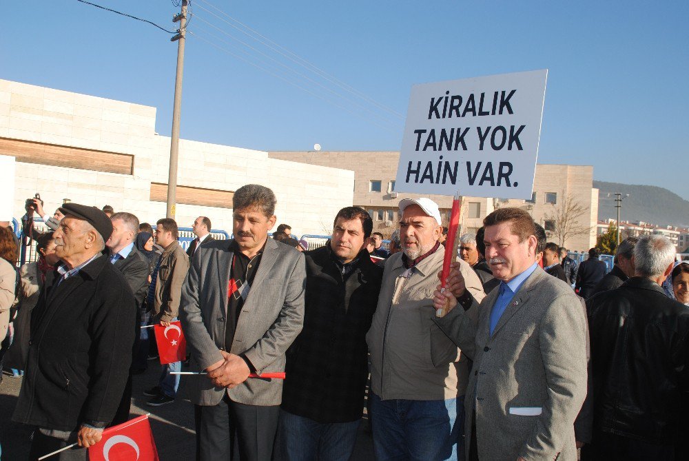 Vatandaşlardan Darbecilere Protesto