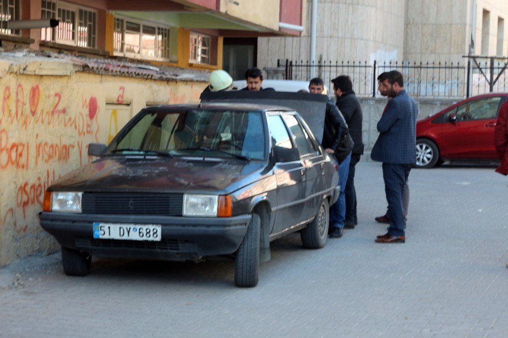 Gaz Sızıntısı Olan Otomobile İtfaiye Müdahale Etti