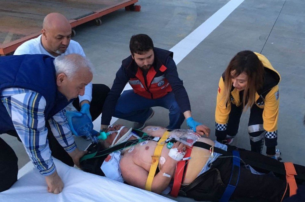 Kazada Ağır Yaralanan Sürücü Ambulans Helikopter İle Hastaneye Sevk Edildi