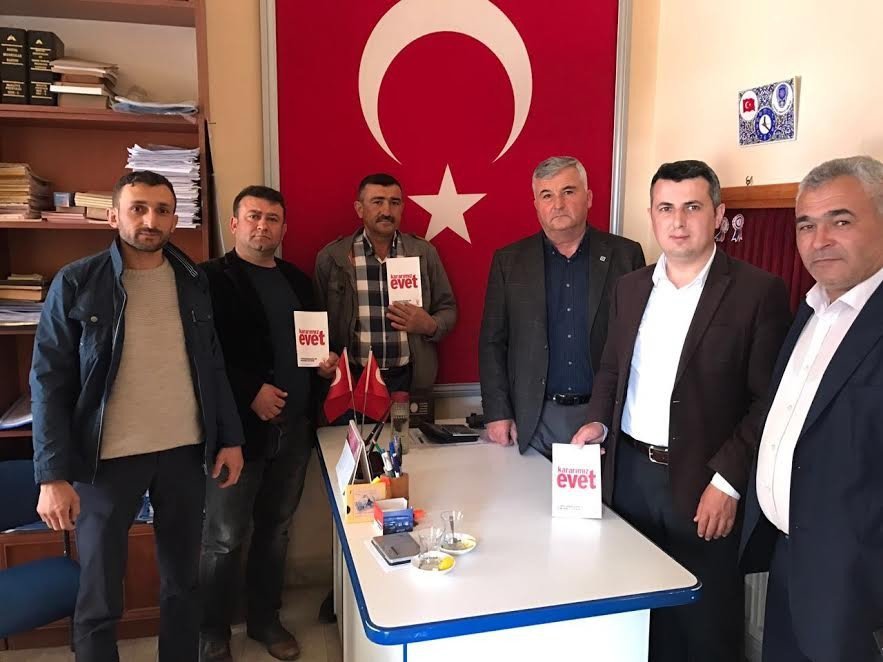 Sarıgöl Ak Parti, Esnafa ’Kararımız Evet’ Kitapçığı Dağıttı