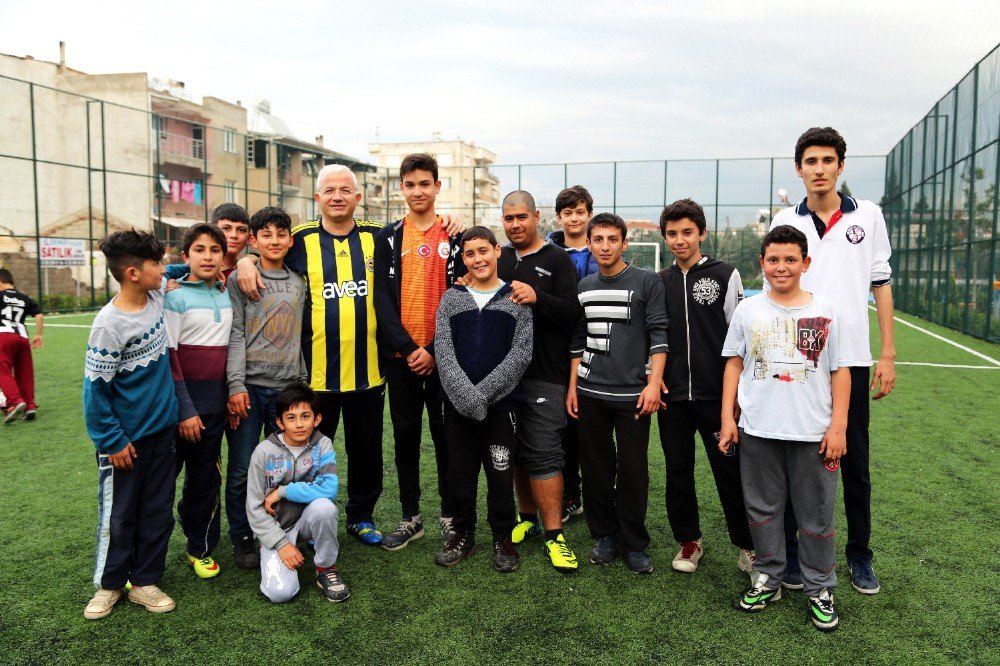 Başkan Görmez Çocuklarla Futbol Oynayarak Stres Attı