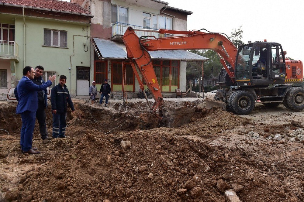 Başkan Cahan Yol Çalışmalarını Yerinde İnceledi