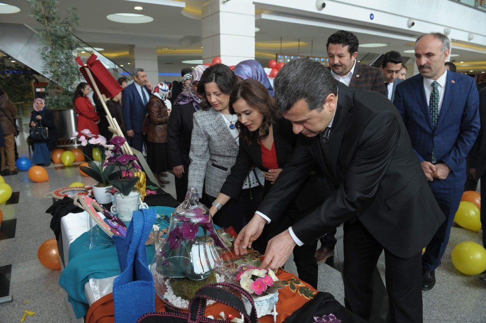 8 Mart Dünya Kadınlar Gününde El İşi Sergisi Açıldı