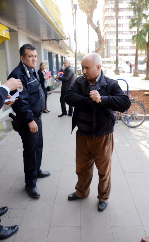 Sahte Polisin Hesabına İkinci Kez Para Yatırırken Son Anda Engellendi