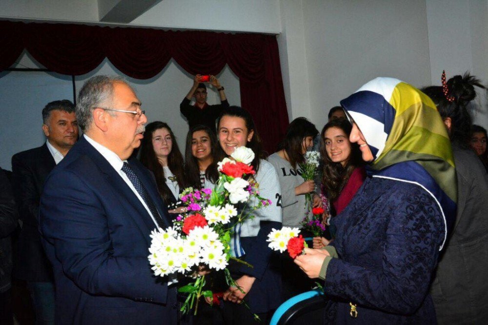 Kutlu, Mesleki Ve Teknik Anadolu Lisesi Öğrencileriyle Buluştu