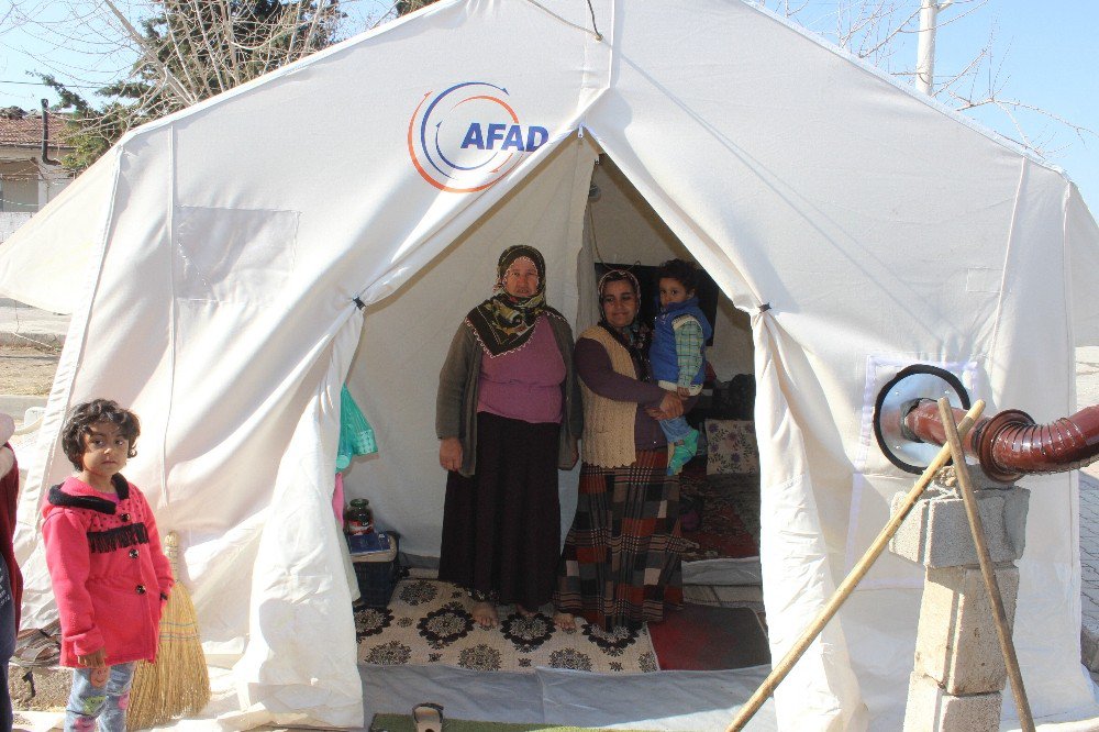 Depremzede Kadınlar 8 Mart’ı Kutlayamadı