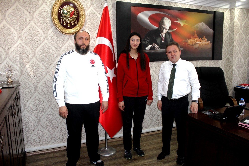 Ağrı’lı Genç Taekwondocu Hacer Türkiye Üçüncüsü Oldu