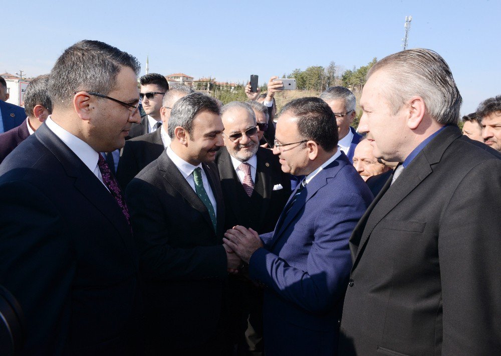 Bakan Bozdağ: "Avrupa’da Türklerin Üstüne Baskı Kuruluyorlar Ki Sandığa Gitmesin, Gitseler Bile Hayır Versinler İstiyorlar"