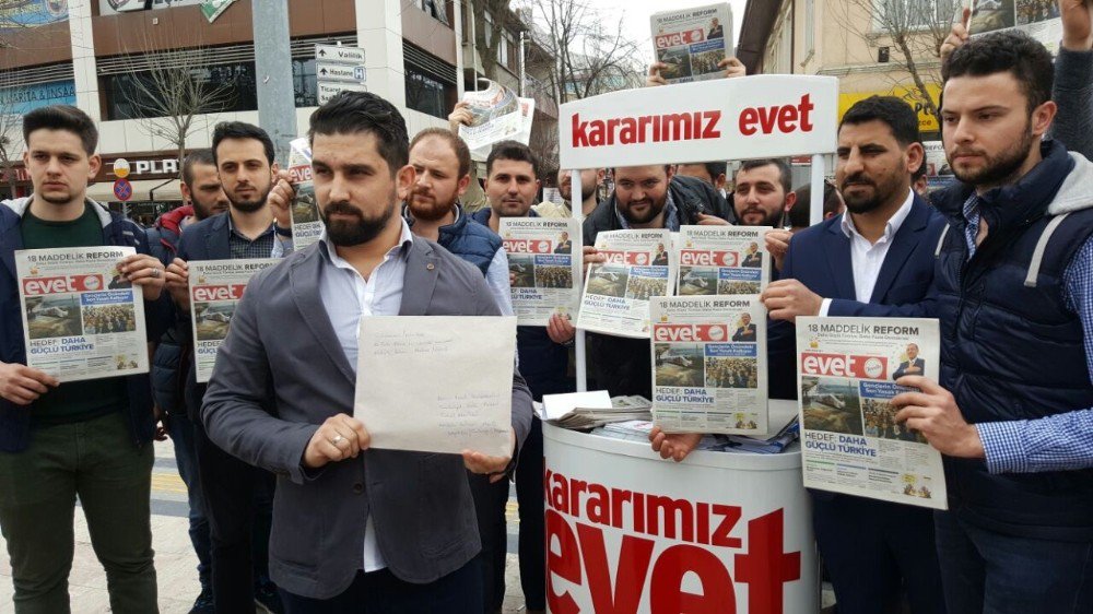 Ak Gençler Kılıçdaroğlu’na “Evet” Gazetesi Gönderdiler