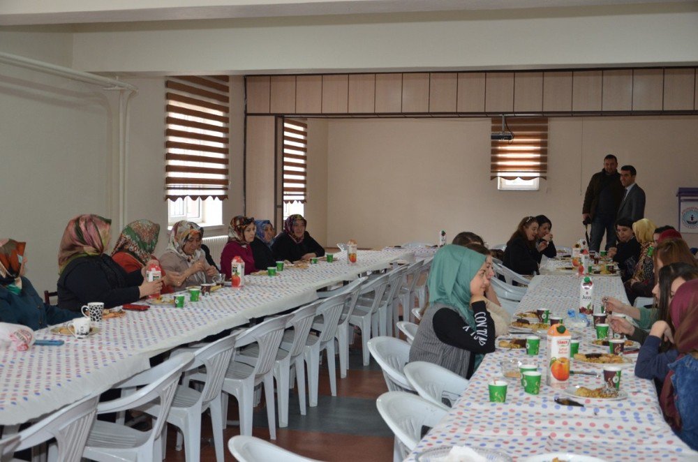 Alaplı Halk Eğitim’den Kadınlar Günü Kahvaltısı