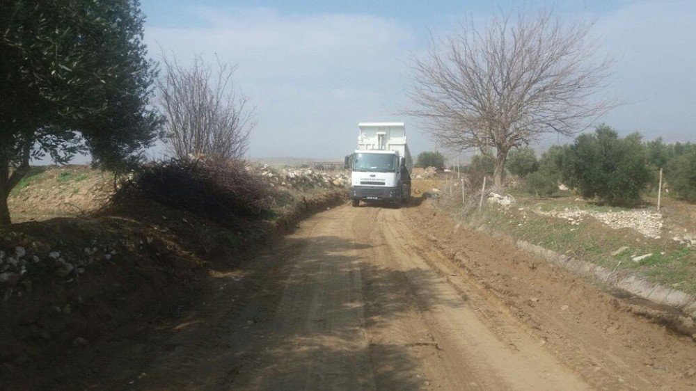 Bozulan Yollar Onarılıyor